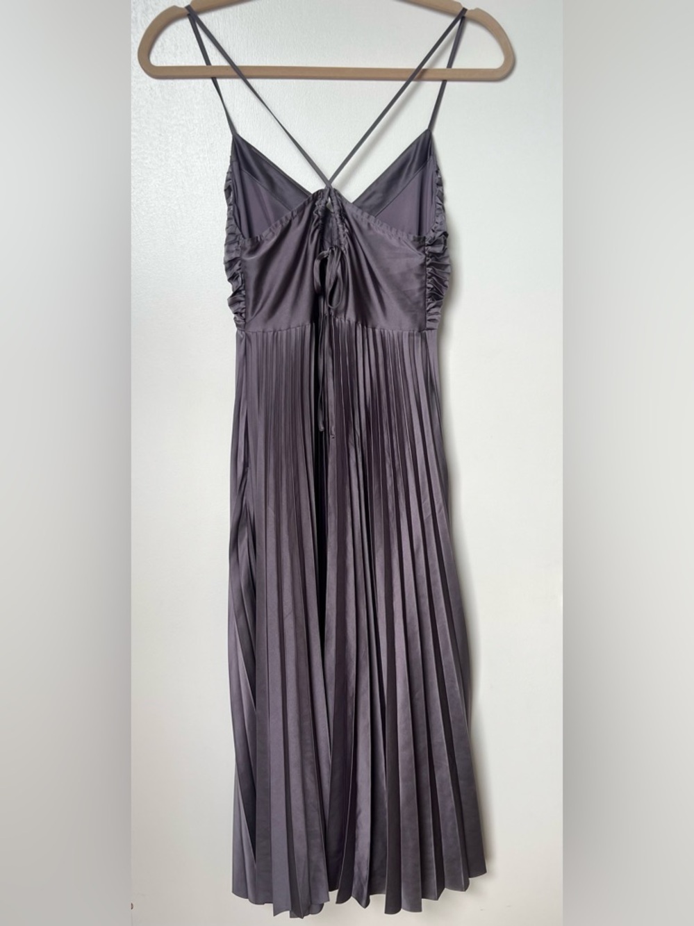 Solaire Pleated Flowing Cocktail Dress in Dusty Amethyst - Size 0, Petite - Picture 4 of 9
